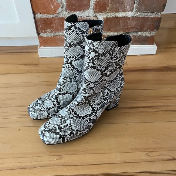COPY - IDIFU • Faux snakeskin booties - Picture 5 of 10